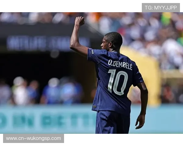 亚马尔 vs 登贝莱:边锋天赋的纯正度与发展潜力深度对比 亚马尔 vs 登贝莱:边锋天赋的纯正度与发展潜力深度对比